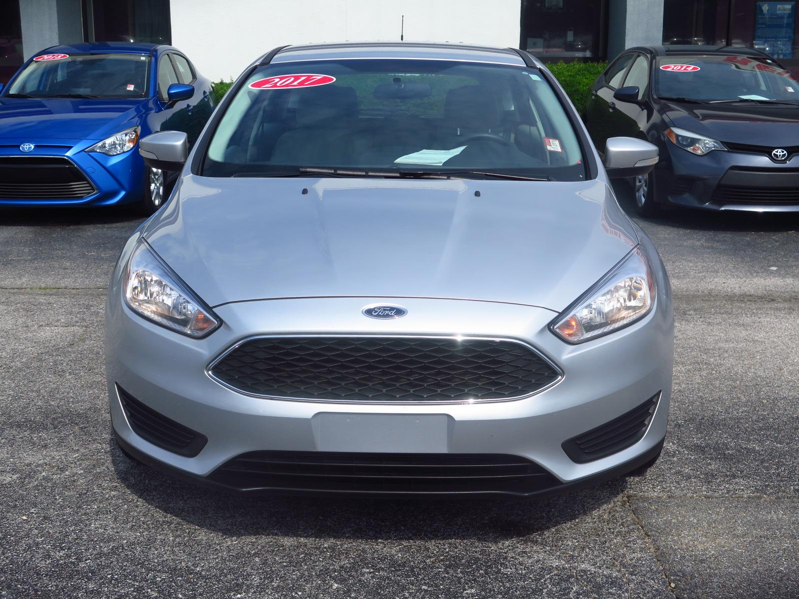 Pre-Owned 2017 Ford Focus SE Hatch FWD Cars