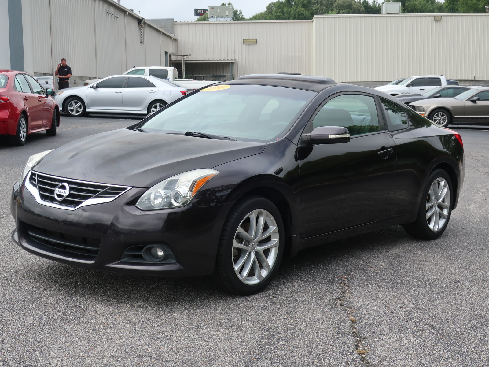 Pre-Owned 2010 Nissan Altima 2dr Cpe V6 CVT 3.5 SR Front Wheel Drive Coupe