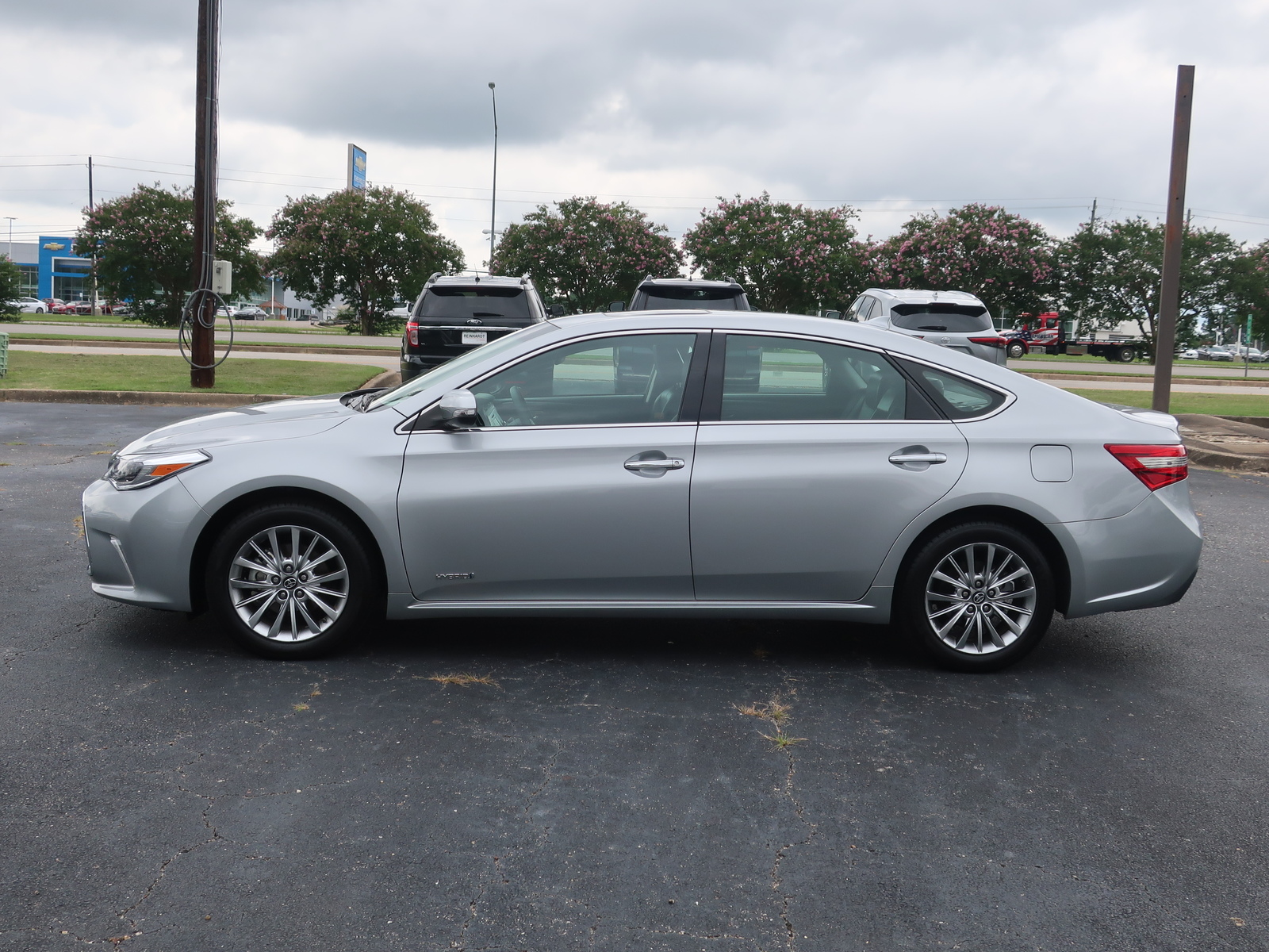 Certified PreOwned 2017 Toyota Avalon Hybrid Limited (Natl) Front