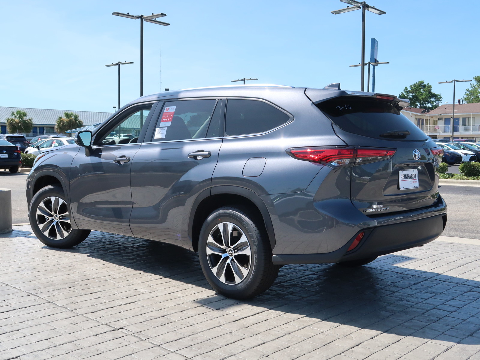 New 2020 Toyota Highlander XLE FWD SUVs