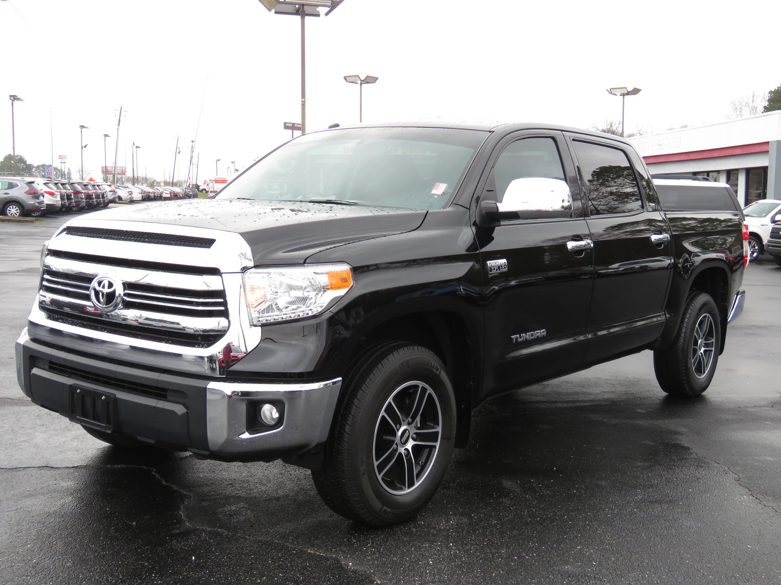 Pre-Owned 2017 Toyota Tundra SR5 CrewMax 5.5′ Bed 5.7L FFV (Natl) Four